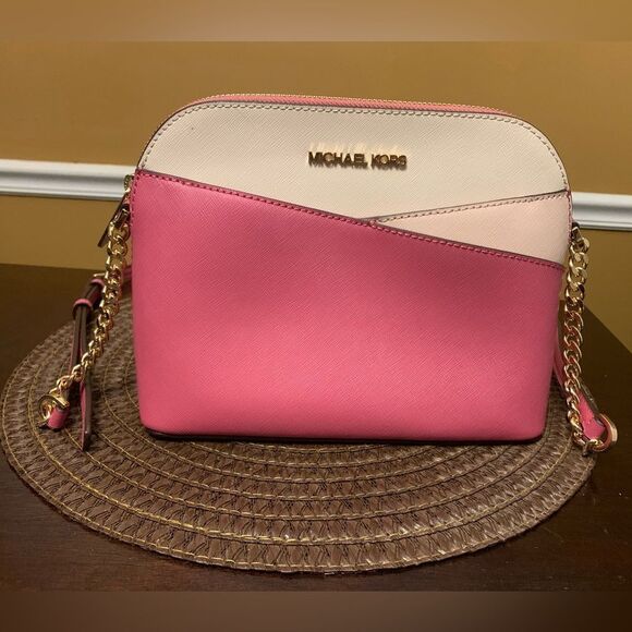 Michael Kors Jet Set Travel Medium Dome Pink White Crossbody EUC - Picture 1 of 8